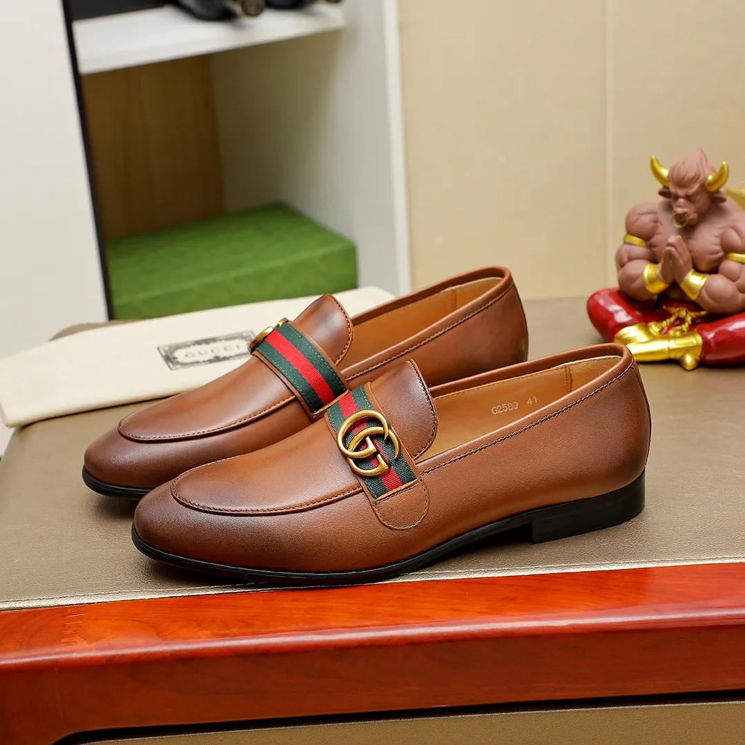 Men's men's shoes 💰380 🆘【GUCCI】Gucci ·🐂里· Hot-selling beanie shoes, top brand luxury, top quality, latest fashion beanie shoes.. The upper is made of original first-layer cowhide. (Full first-layer water-dyed 🐂 leather and lining). The original stylish and stylish soft rubber wear-resistant and non-slip outsole is light and comfortable on the foot, available in 2 colors! Matching code: 38 / 45